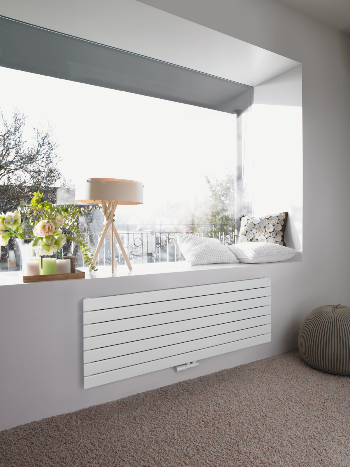 Zehnder_RAD_Roda-HY_4new_ZGFR_livingroom_white_Print_74426 Rendering Decorative radiator